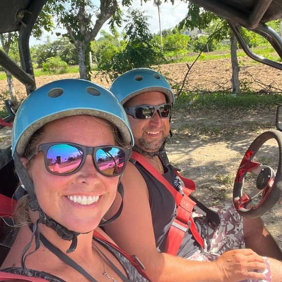 Meet your Posher, Stephanie - Picture 7 of 16